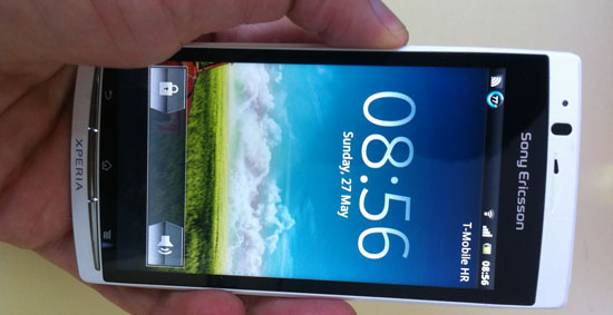 XPERIA-Arc-S-zaslon