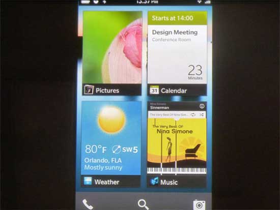 bb10-os-hands-on-preview-live-tiles