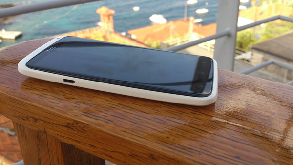 HTC One X recenzija HTC One X recenzija