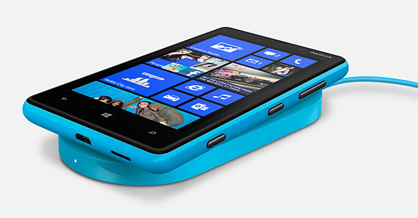 Nokia-Lumia-820-bežično-punjenje