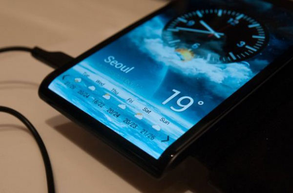 U listopadu Samsungov samartphone sa zakrivljenim zaslonom U listopadu Samsungov samartphone sa zakrivljenim zaslonom