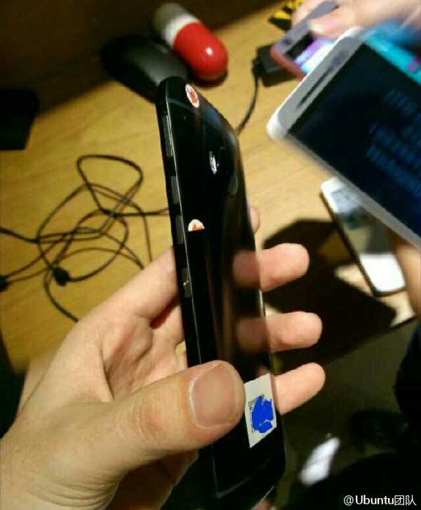 New-photos-that-allegedly-show-the-silvergold-One-M9-Plus-images-showing-the-black-version-are-also-included-(3)