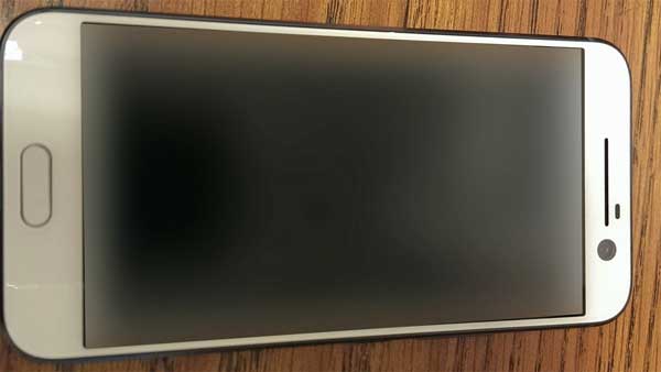 HTC One M10 u bijelom ruhu