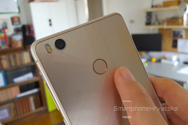 xiaomi-mi-4s-recenzija-senzor-otiska-prstiju