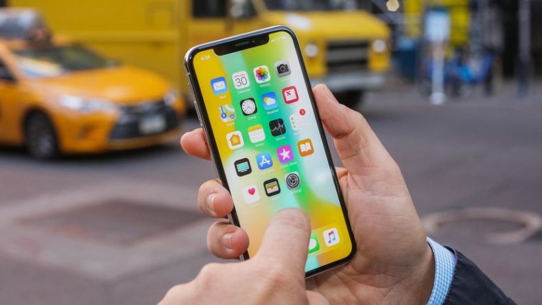 Preko 300 komada iPhonea X trojica su nepoznatih počinitelja maznula iz UPS dostavnog kamiona u San Franciscu. Ekipa bi tako trebala omastiti brk s oko $370 000.