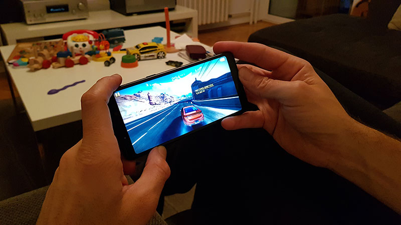 galaxy a8 2018 recenzija