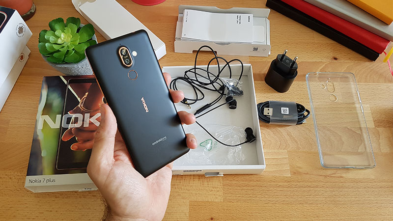 Nokia 7 Plus Unboxing