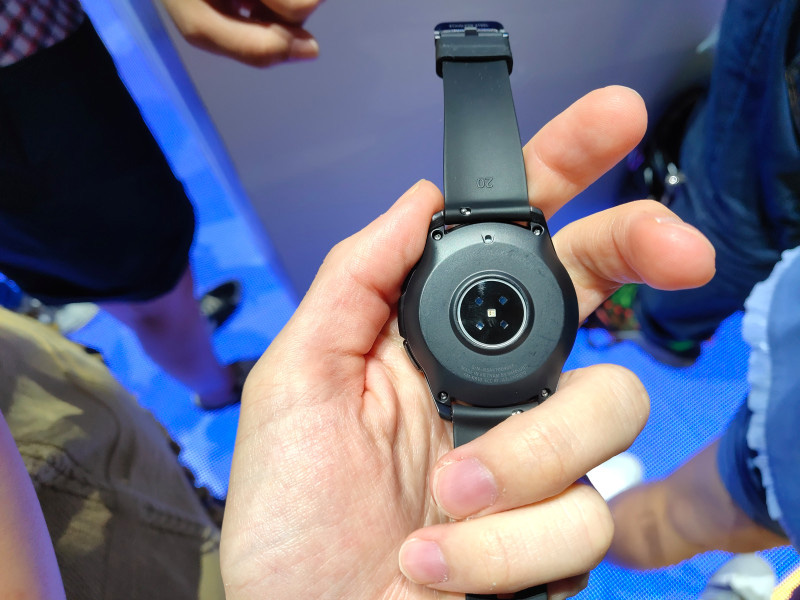 Samsung Galaxy Watch - smartwatch koji kuca kao analogni sat