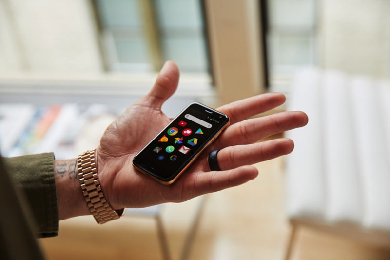 Palm predstavio minijaturni Android smartfončić