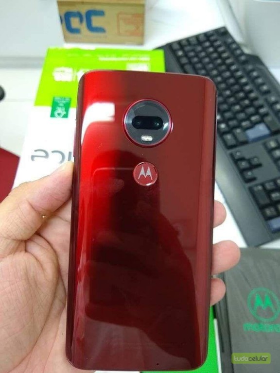 Moto G7 Plus preuranjeni unboxing (3)