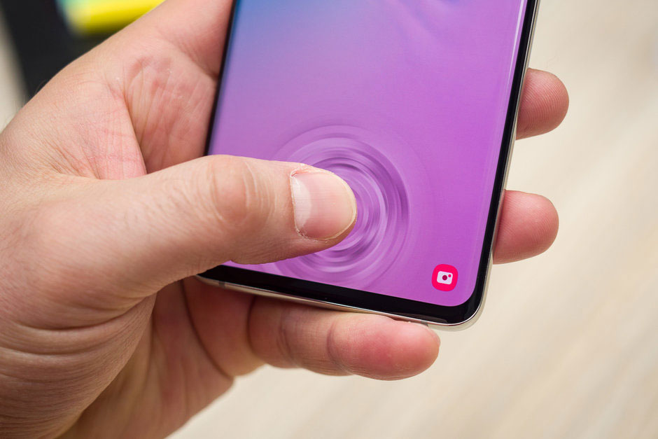 OTA za Galaxy S10 poboljšava čitač otisaka, stiže i Night Mode?