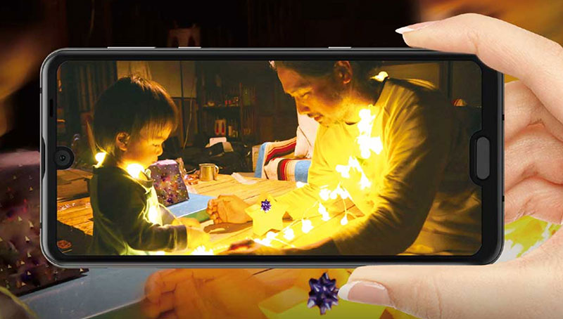 Novi Sharp telefon ima zaslon s dva notcha i 120Hz osvježenjem 