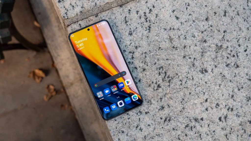 OnePlus 10T Zaslon