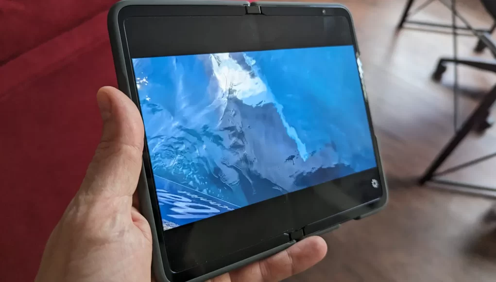 Google Pixel Fold oštećen zaslon