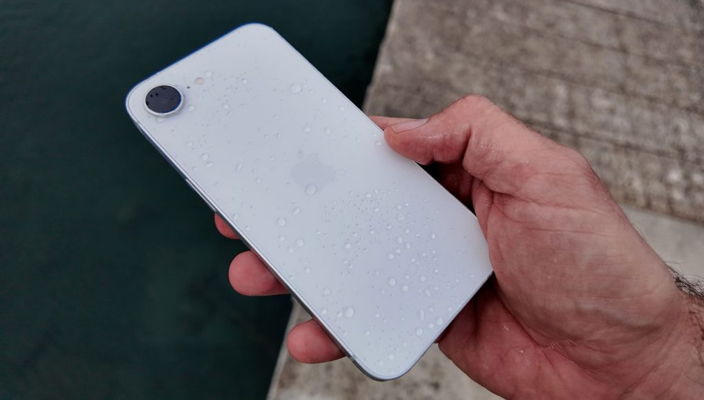 iphone 16e recenzija