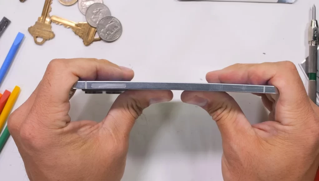 Samsung-Galaxy-S25-Edge-Durability-Bend-Test