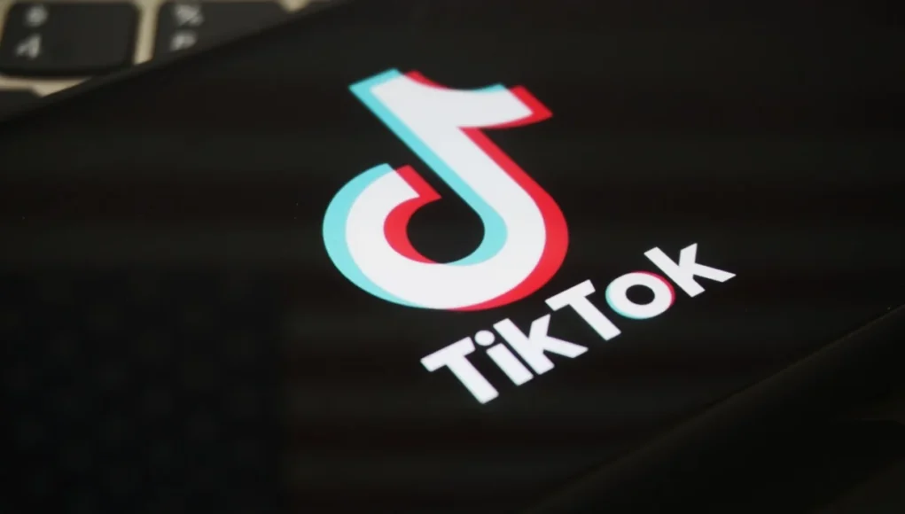 tiktok uvodi nosi sustav provjere dobi u eu EU natjerala TikTok na novi sustav provjere dobi korisnika