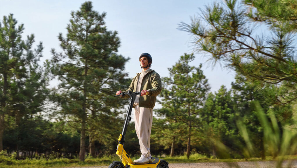 Xiaomi-Electric-Scooter-6-Ultra_Riding-scene1