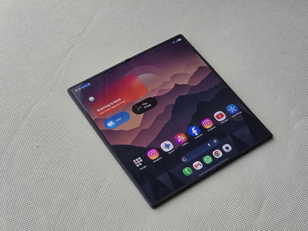 galaxy z fold 8 test review
